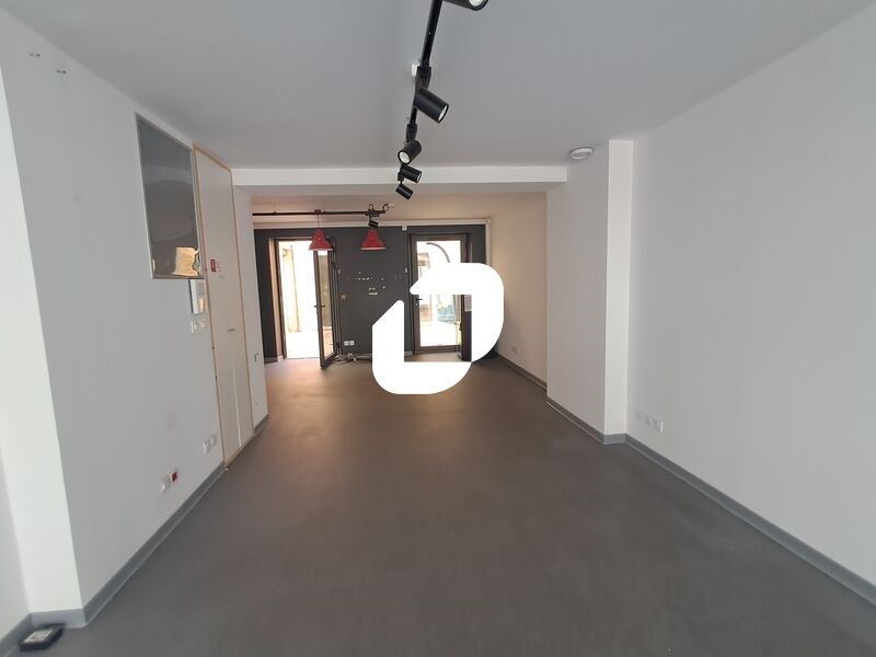 Idéalement situé entre la place Nansouty et la pl