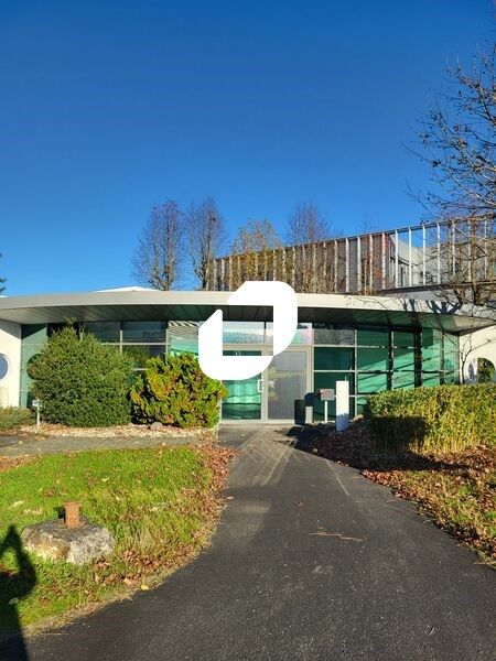 Au coeur d'une zone de bureaux et à proximité de