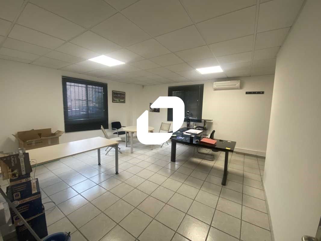 Dans une zone d'activité très dynamique de Saint