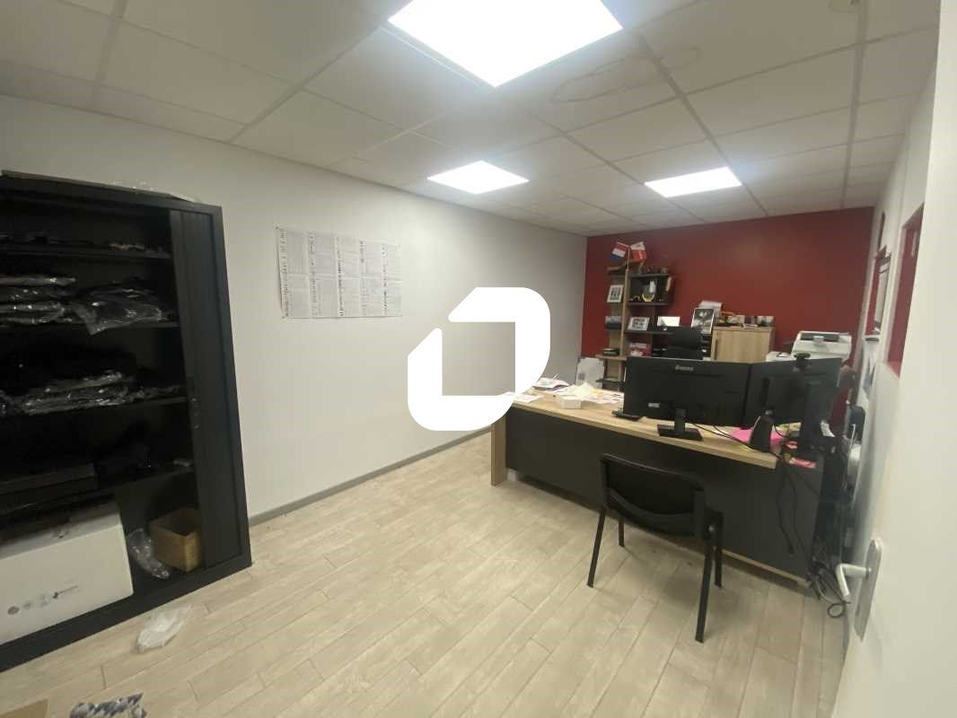 Dans une zone d'activité très dynamique de Saint