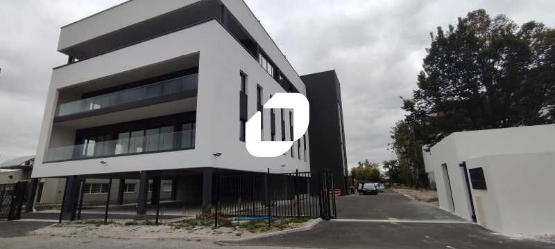 A proximité de la ligne de tramway A, IMMPROVE vo