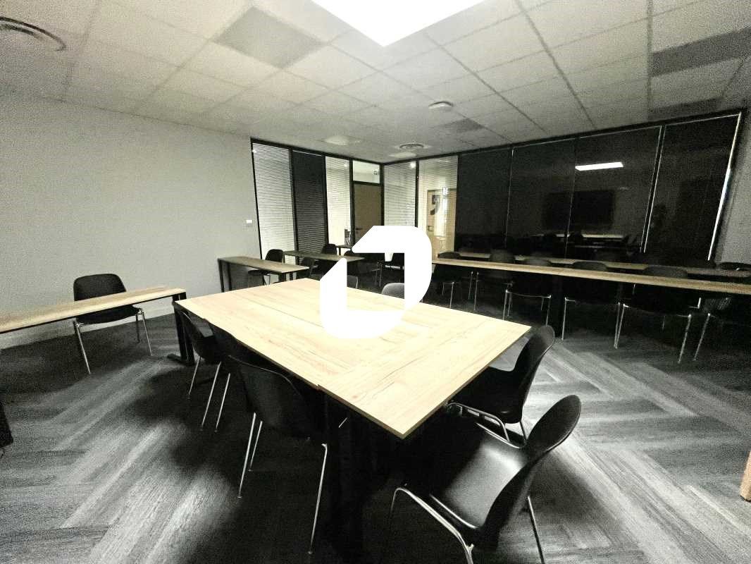 Sur la commune de Bruges, en bordure de rocade, I