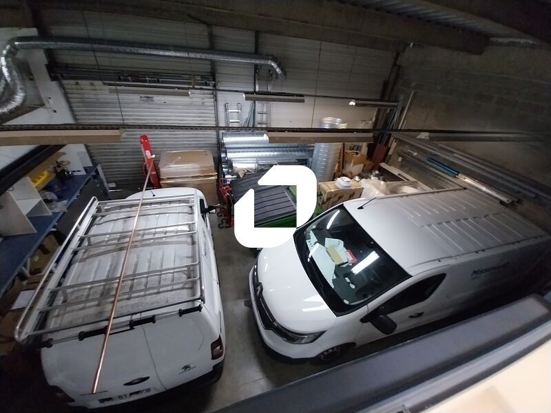 Sur la commune du Haillan, proche de la rocade, I