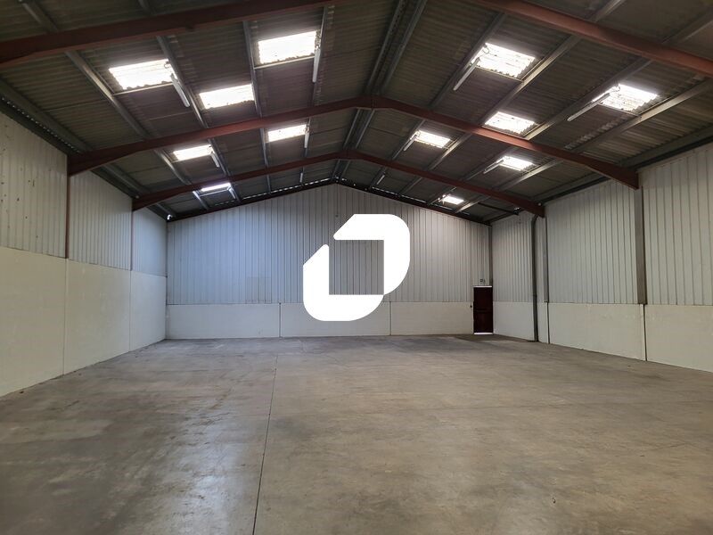 À proximité immédiate d'un axe très fréquenté et 