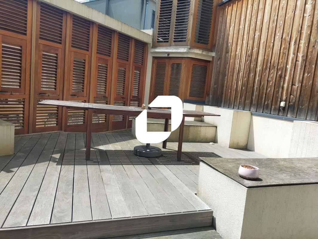 Dans un quartier vivant et à proximité de nombreu