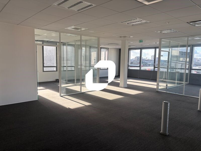 Au coeur du quartier des Bassins à Flot, à deux p