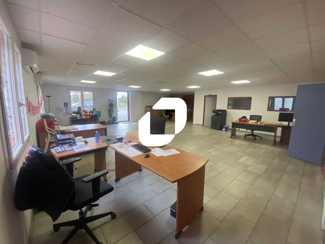 Dans une zone d'activité très dynamique de Saint 