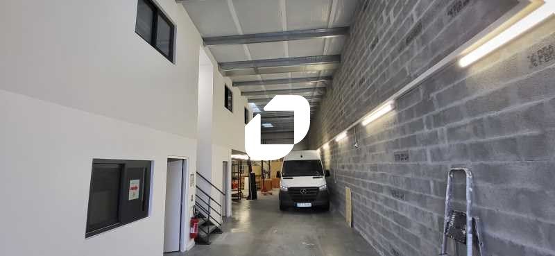 A proximité de l'aéroport de Mérignac et au sein 