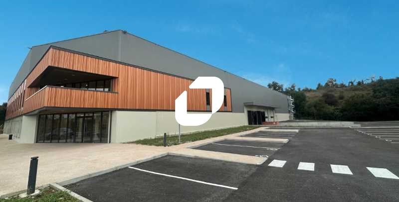 Idéalement situé, nous vous présentons un bâtimen