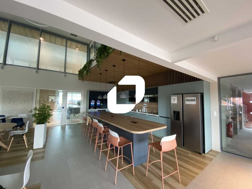 Immprove vous propose 366 m² de bureaux à louer, 
