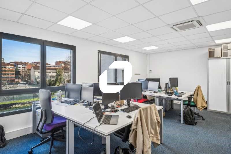 Immprove vous propose des bureaux à vendre, lumin