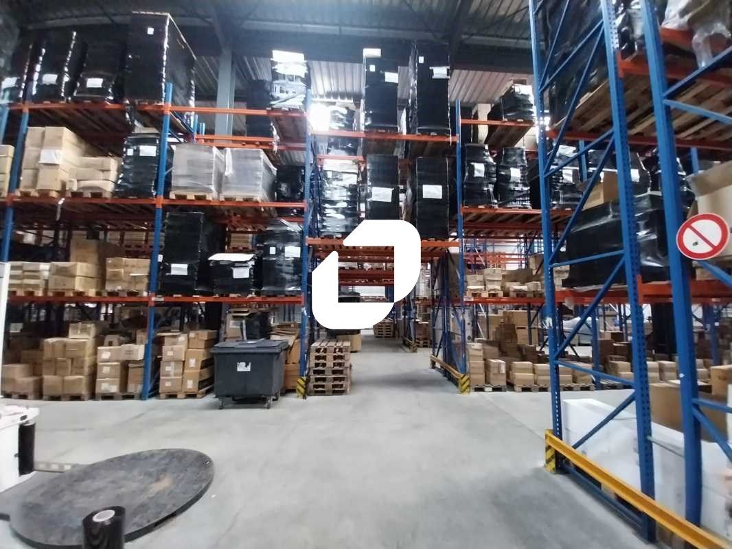 Situé dans la zone d'activité de Colombier-Saugni