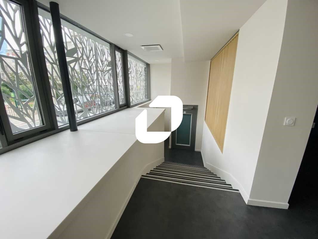 Immprove vous propose 235 m² de bureaux en RDC, à