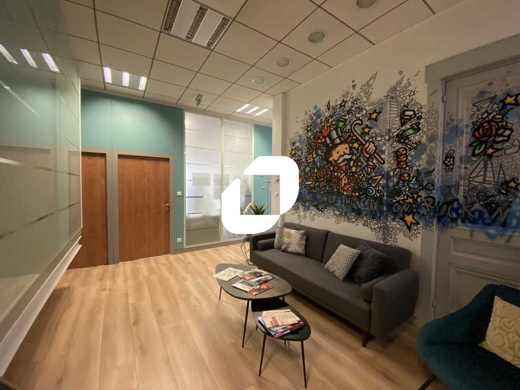 Immprove vous propose 490 m² de bureaux à louer :