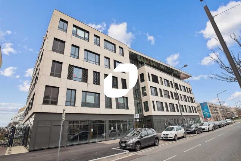 Au centre ville de Vénissieux, à proximité immédi