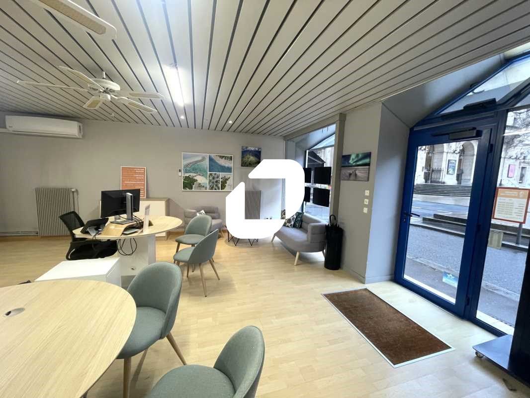 IMMPROVE vous propose un local à louer de 83 m² i