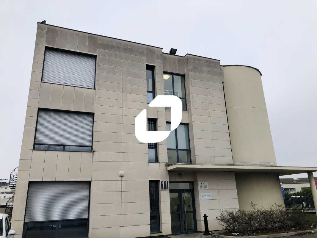 Chassieu, au sein d'un parc d'activités sécurisé,