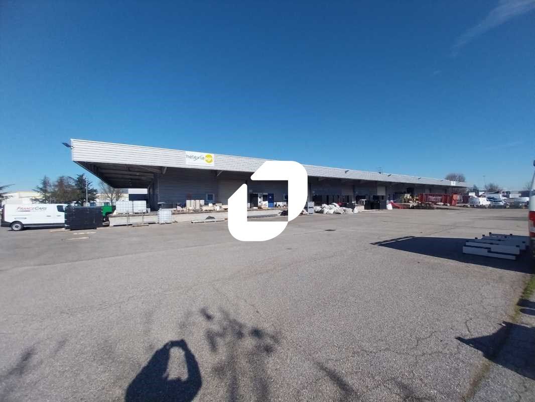 Situé dans la Z.A.C .du CHESNES NORD à Saint-Quen