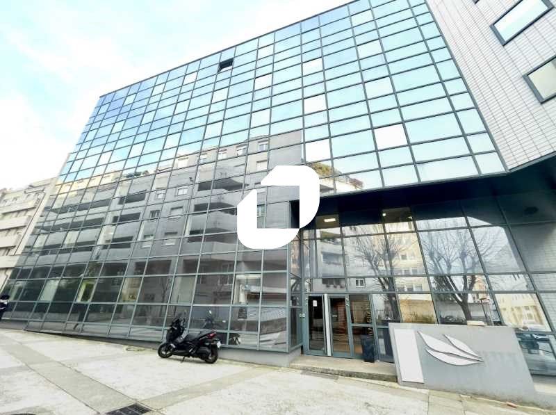 IMMPROVE vous propose des bureaux de 77 m² à loue