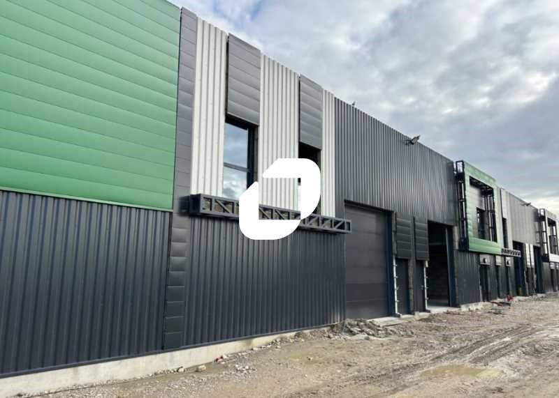 Situé dans la zone industrielle de Villette d'Ant