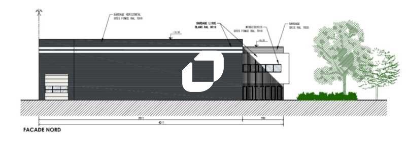 Sur la commune de La Verpillière, en façade autor