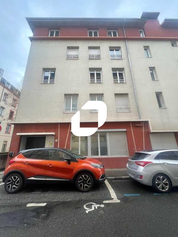 Rare à Oullins découvrez un vaste plateau de bure