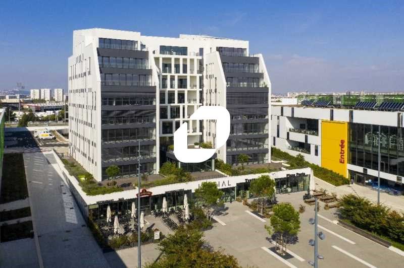 Vénissieux, en façade du boulevard périphérique,