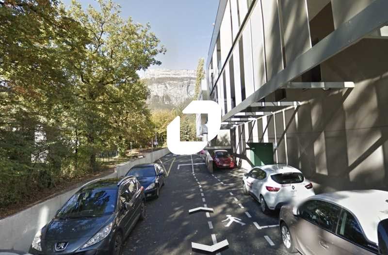 Immprove vous propose un bureau de 167 m² sur la 