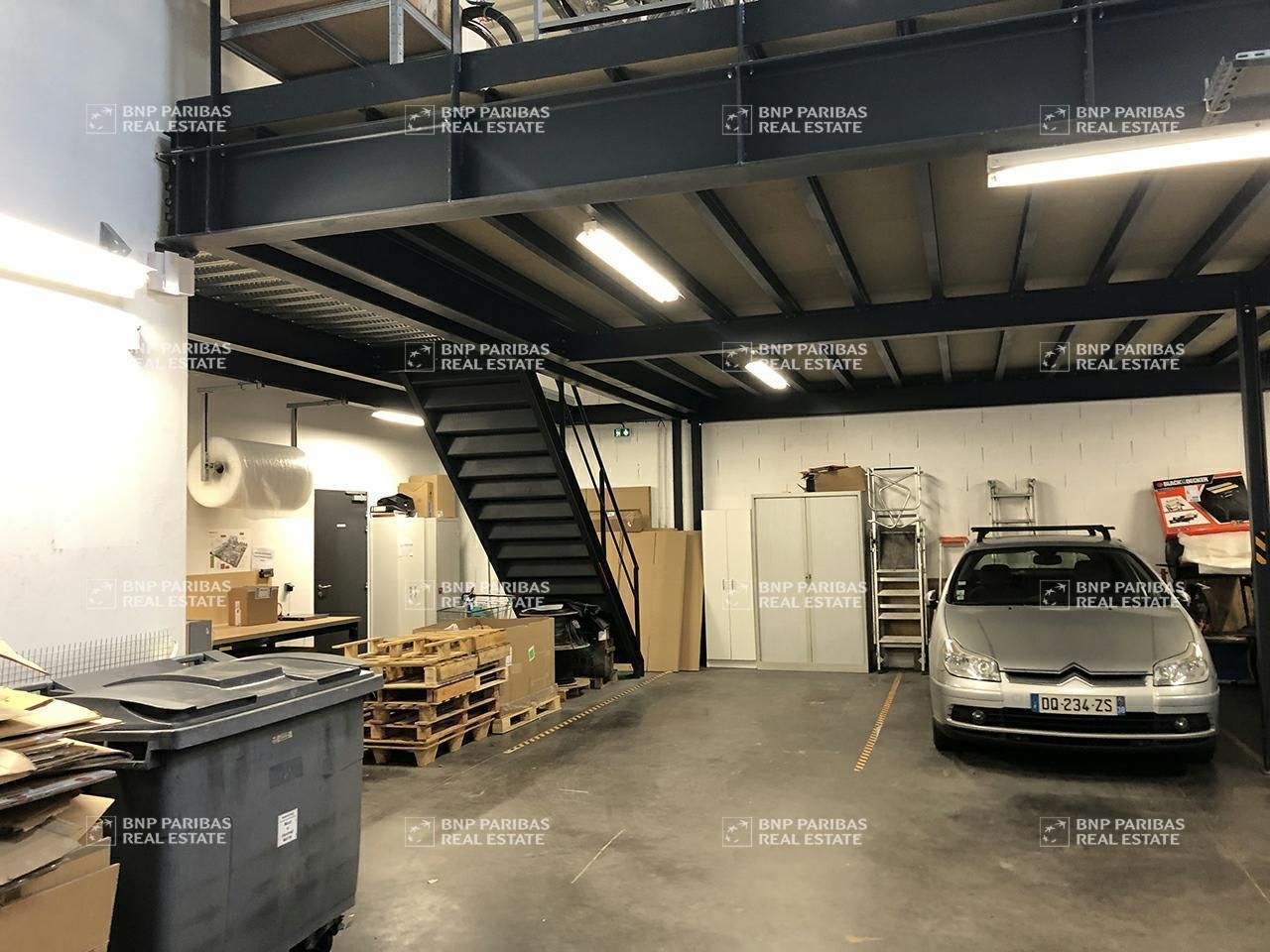 425 m² pour ce mixtes en location à Vaulx-en-velin