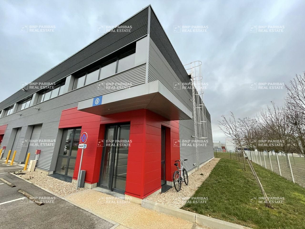 254 m² pour ce activité en location à Longvic