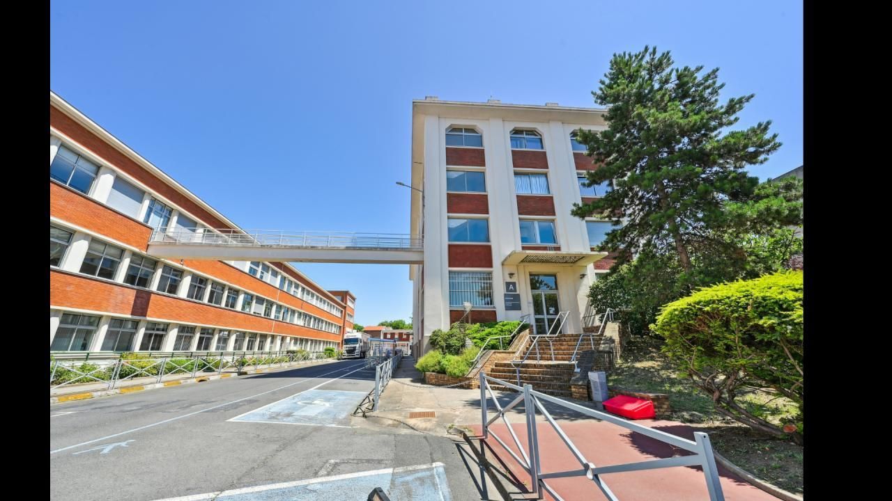 2000 m² pour ce bureaux en location à La courneuve