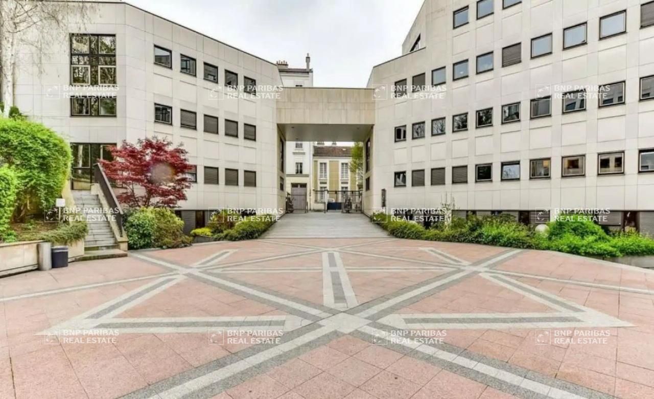 241 m² pour ce bureaux en location à Le kremlin bicetre