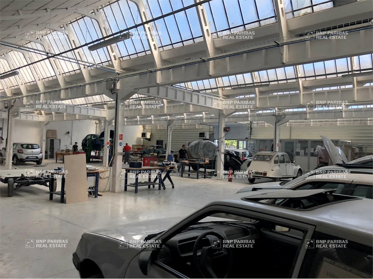 2300 m² pour ce activité en location à Décines-charpieu