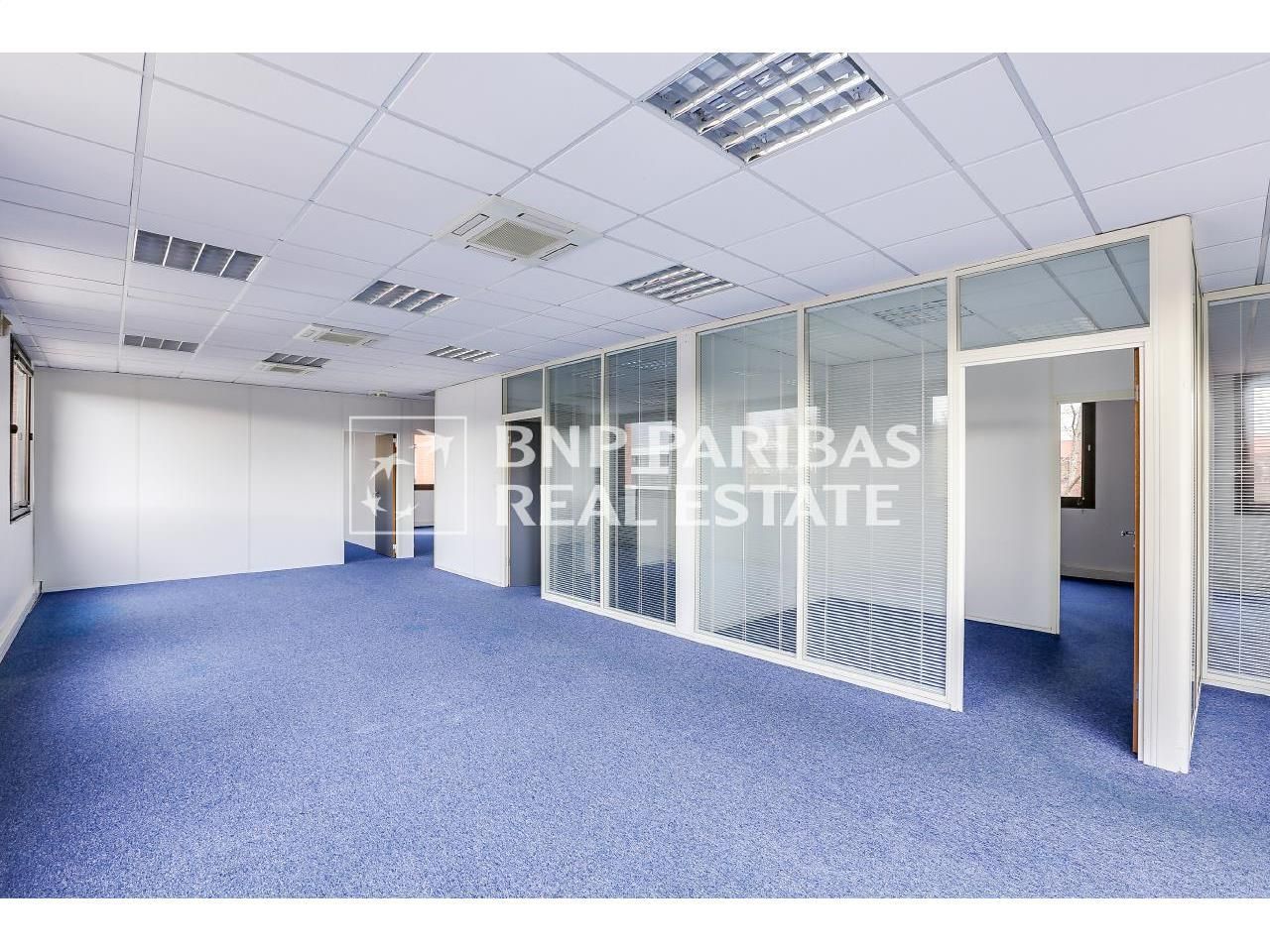 Vente Bureaux 1980 m² divisibles 78180 Montigny le bretonneux