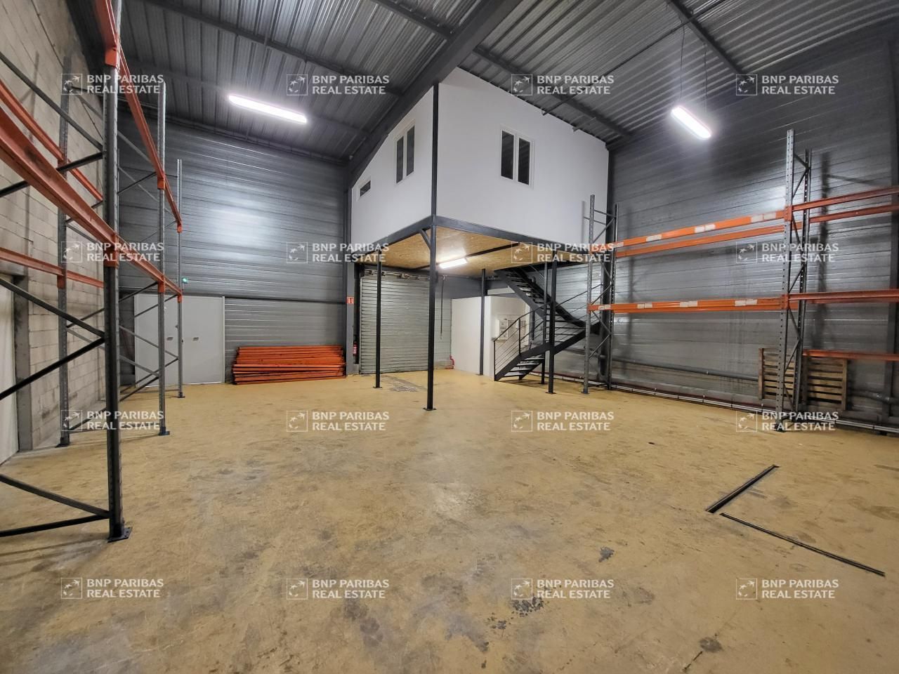 Location Activité 580.8 m² divisibles 77170 Servon