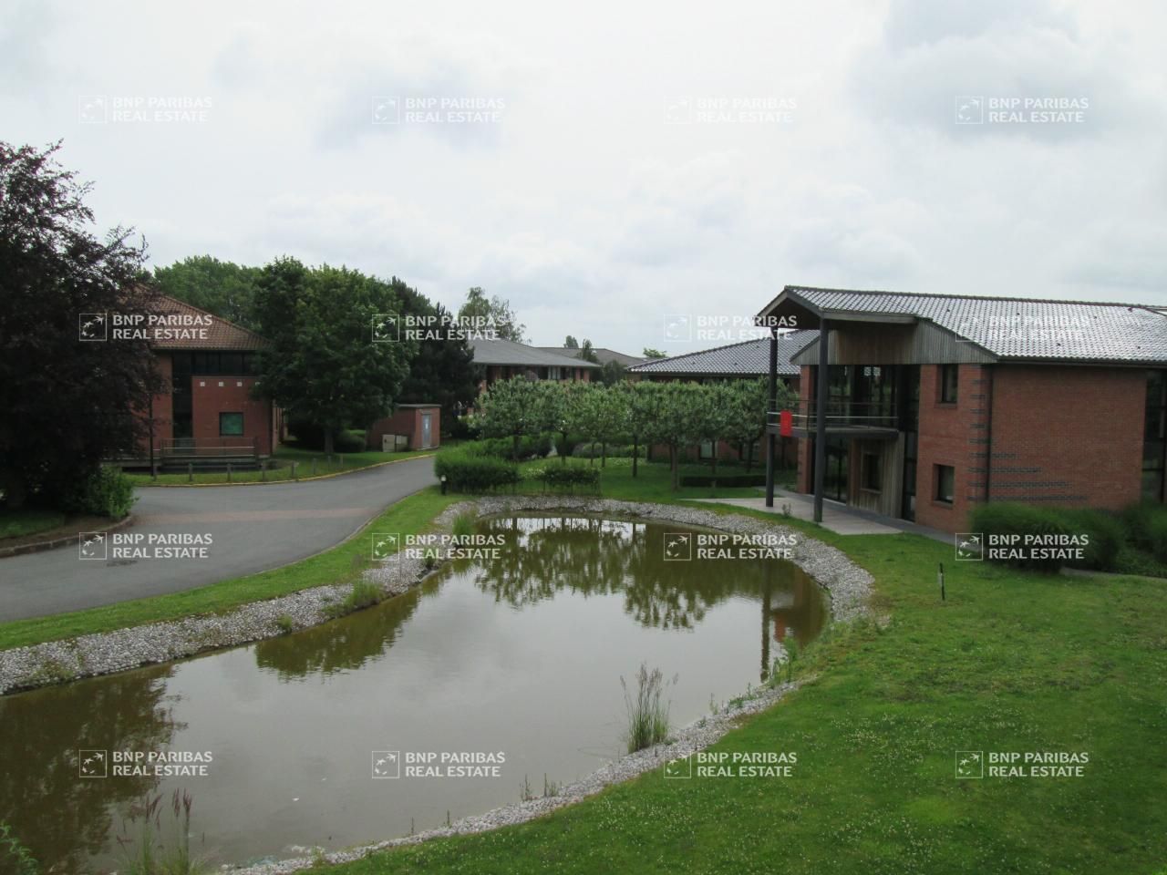 411 m² pour ce bureaux en location à Lezennes