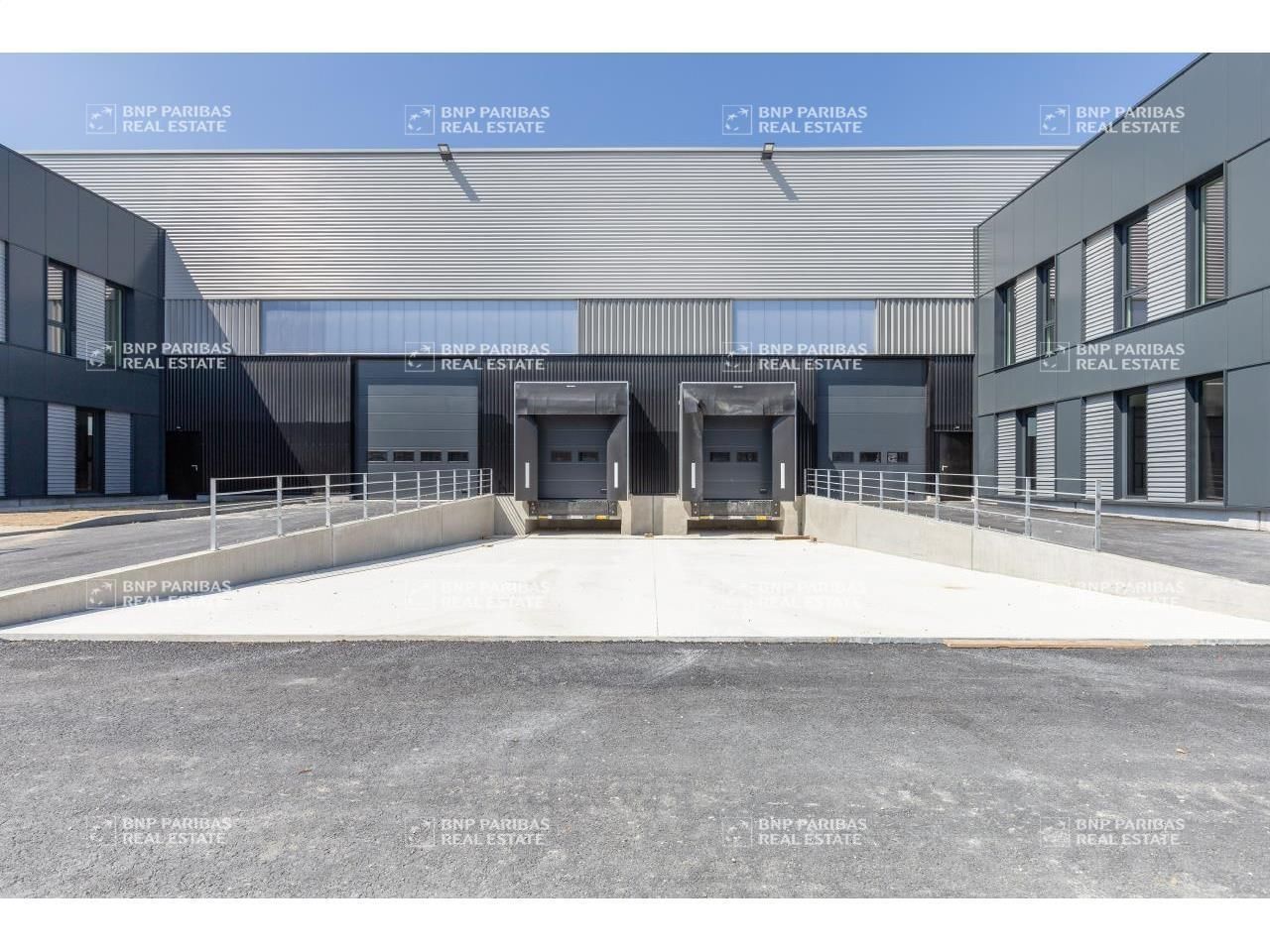 Location PME-PMI 7068 m² divisibles 93350 Le bourget