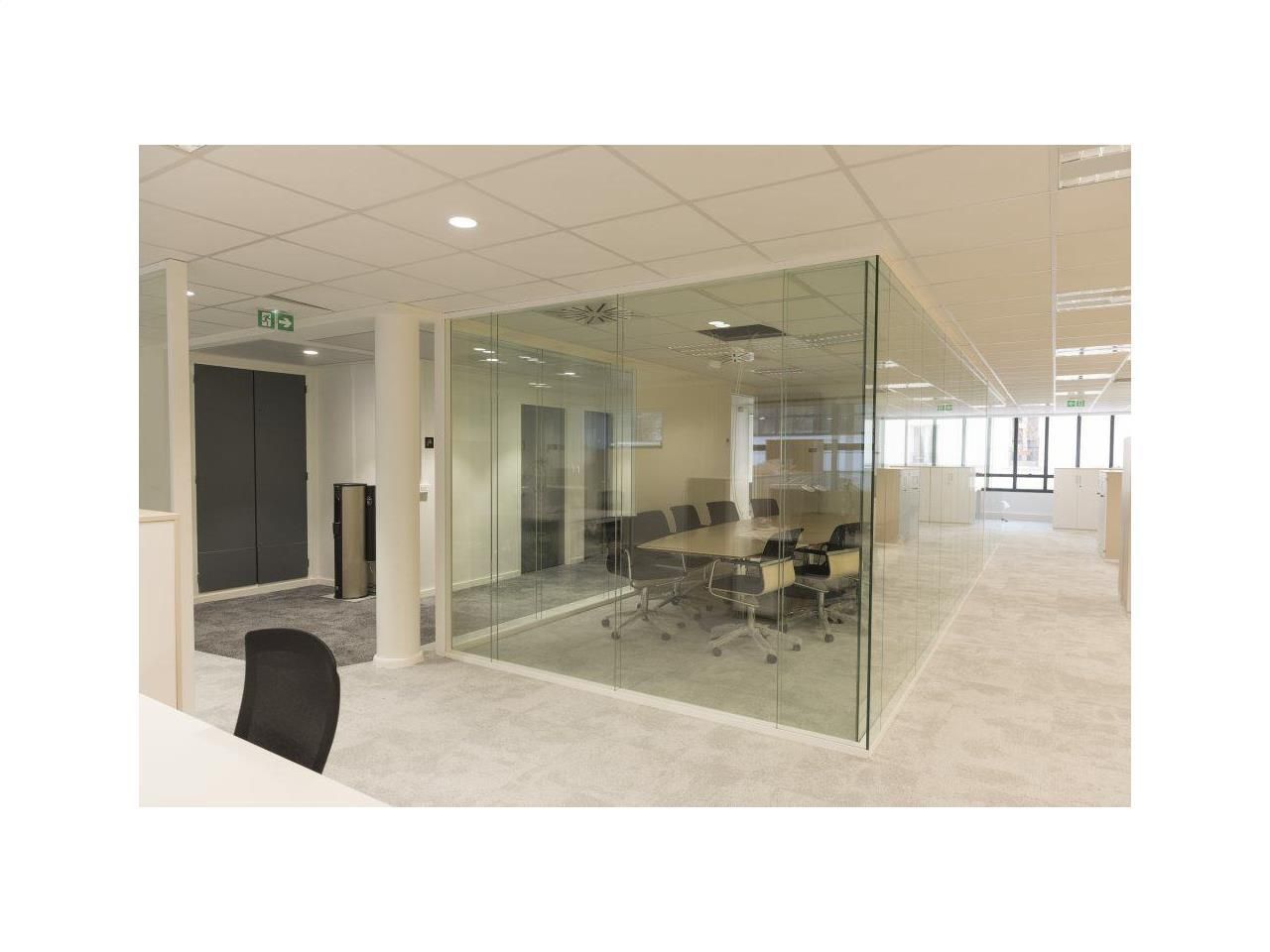 5567 m² pour ce bureaux en location à Clichy