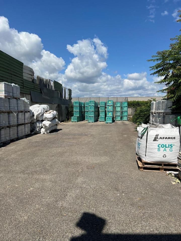 2749 m² pour ce activité en location à Vaulx-en-velin