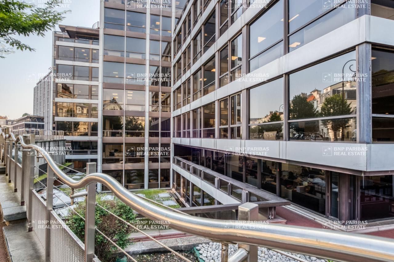 634 m² pour ce bureaux en vente à Saint cloud