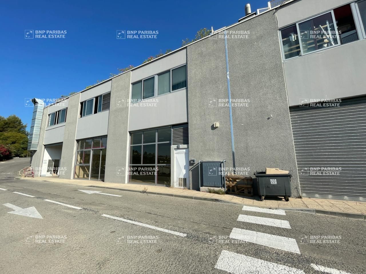 1350 m² pour ce activité en location à Villeneuve-loubet