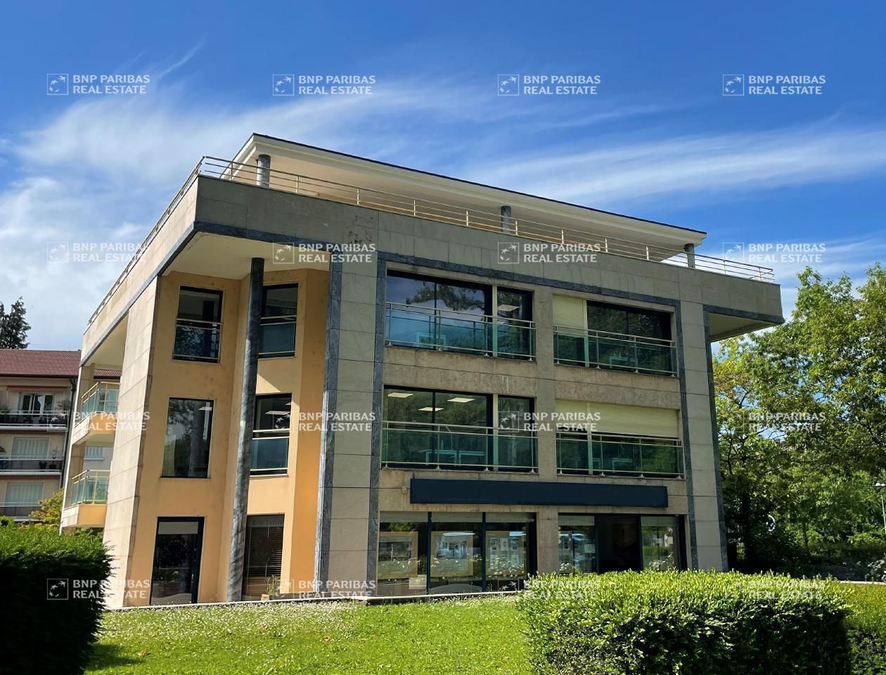 Location Bureaux 187.52 m² non divisibles 74000 Annecy