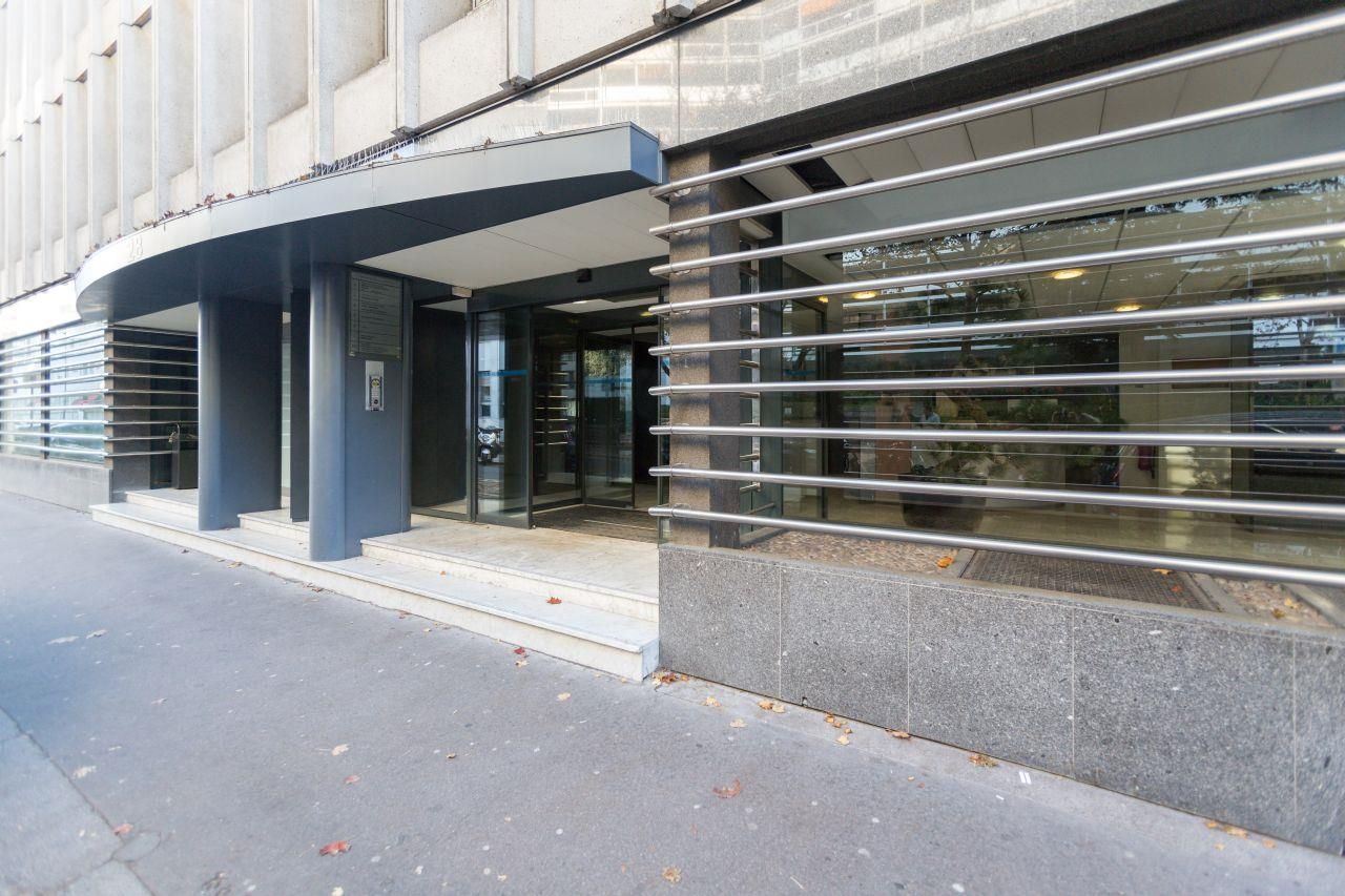 1027 m² pour ce bureaux en location à Paris