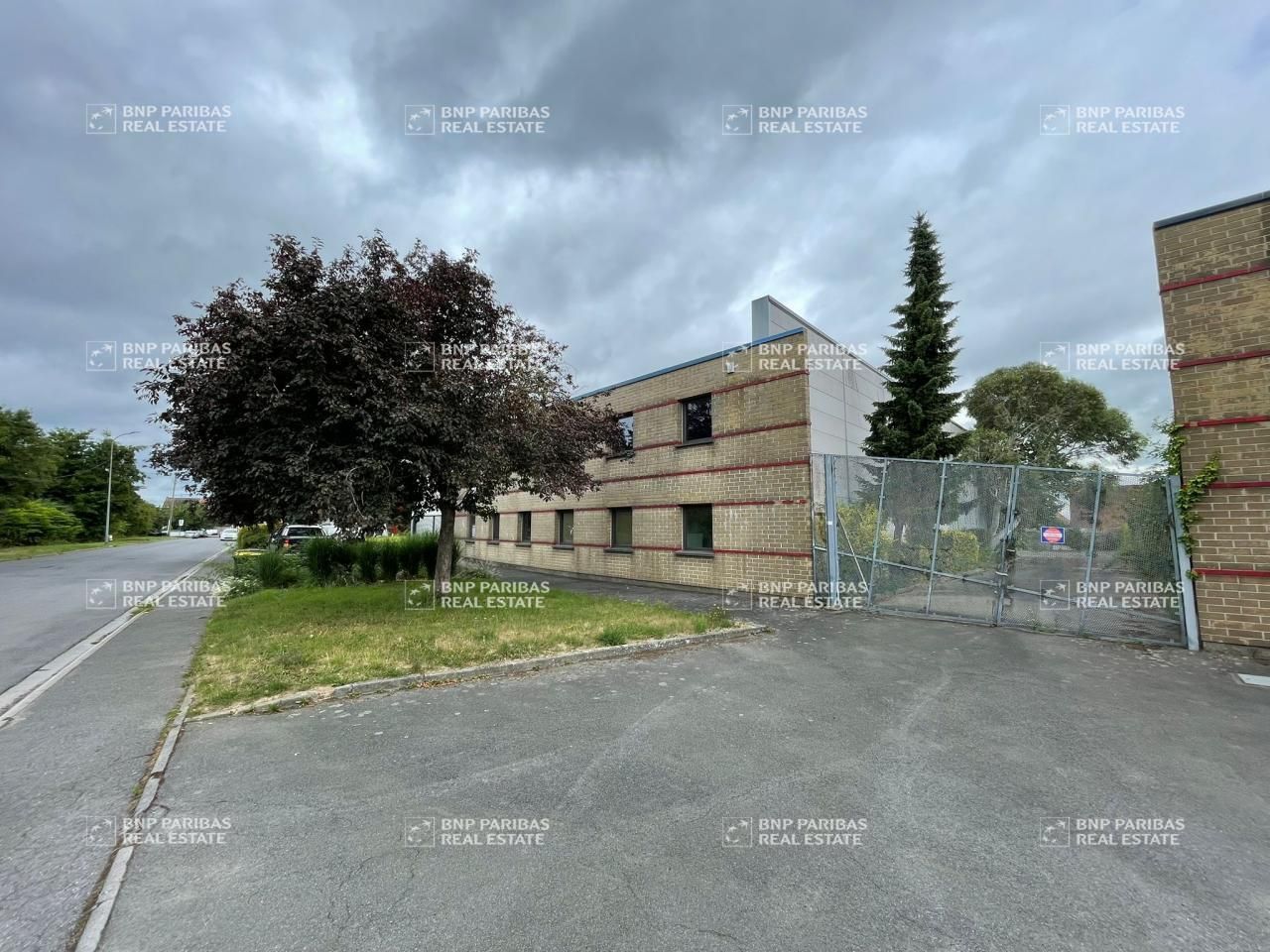 800 m² pour ce activité en location à Lesquin