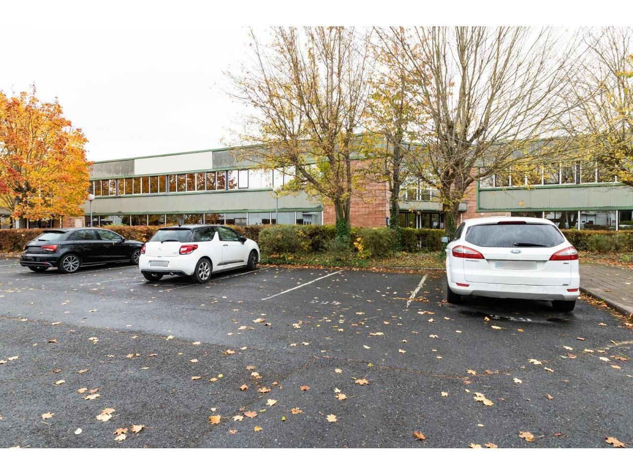 475 m² pour ce bureaux en location à Saint-thibault-des-vignes