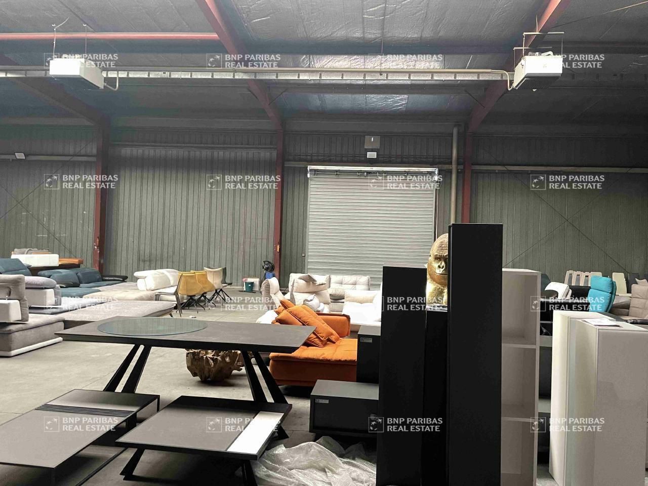 1185 m² pour ce activité en location à Vitrolles