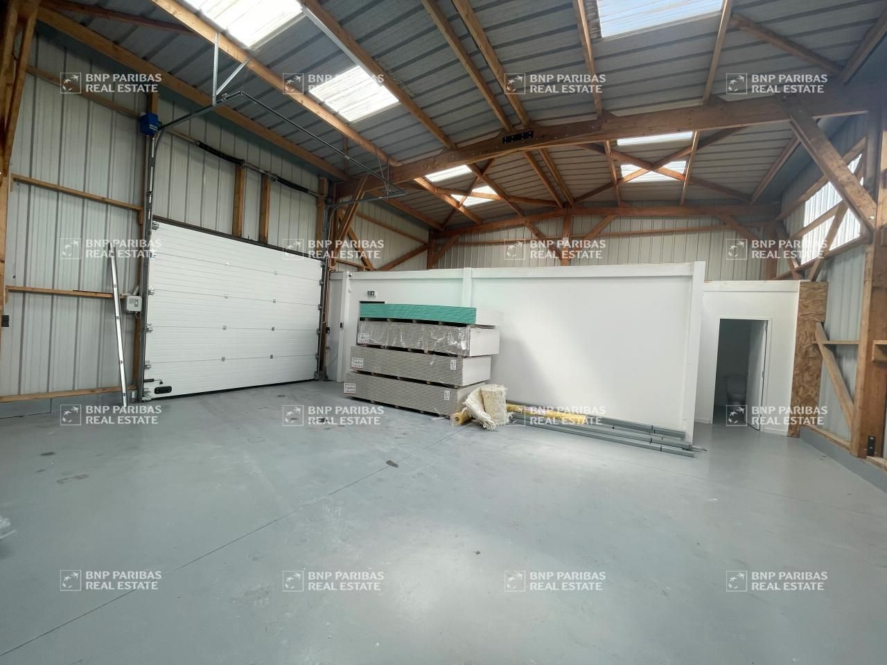 129.47 m² pour ce activité en location à Crevin