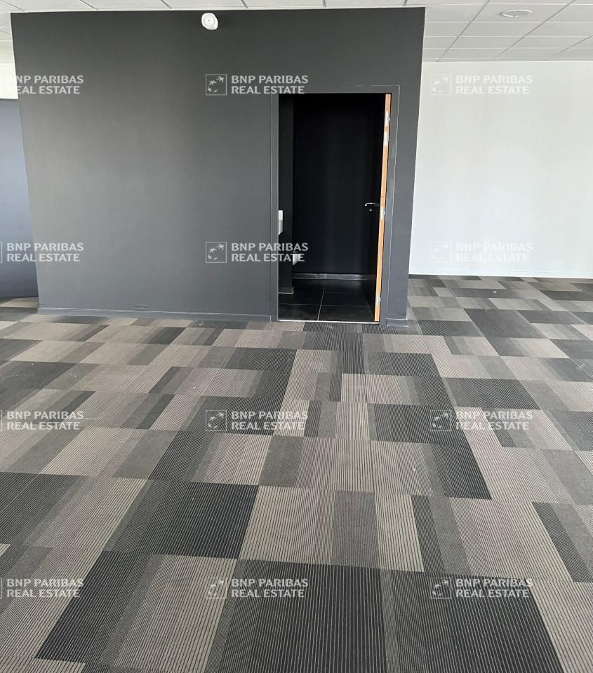 2181 m² pour ce bureaux en location à Saint-priest