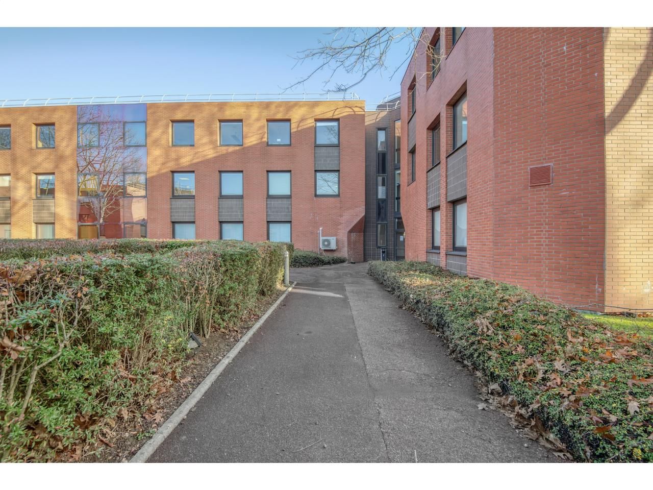 1428.32 m² pour ce bureaux en location à Montigny le bretonneux