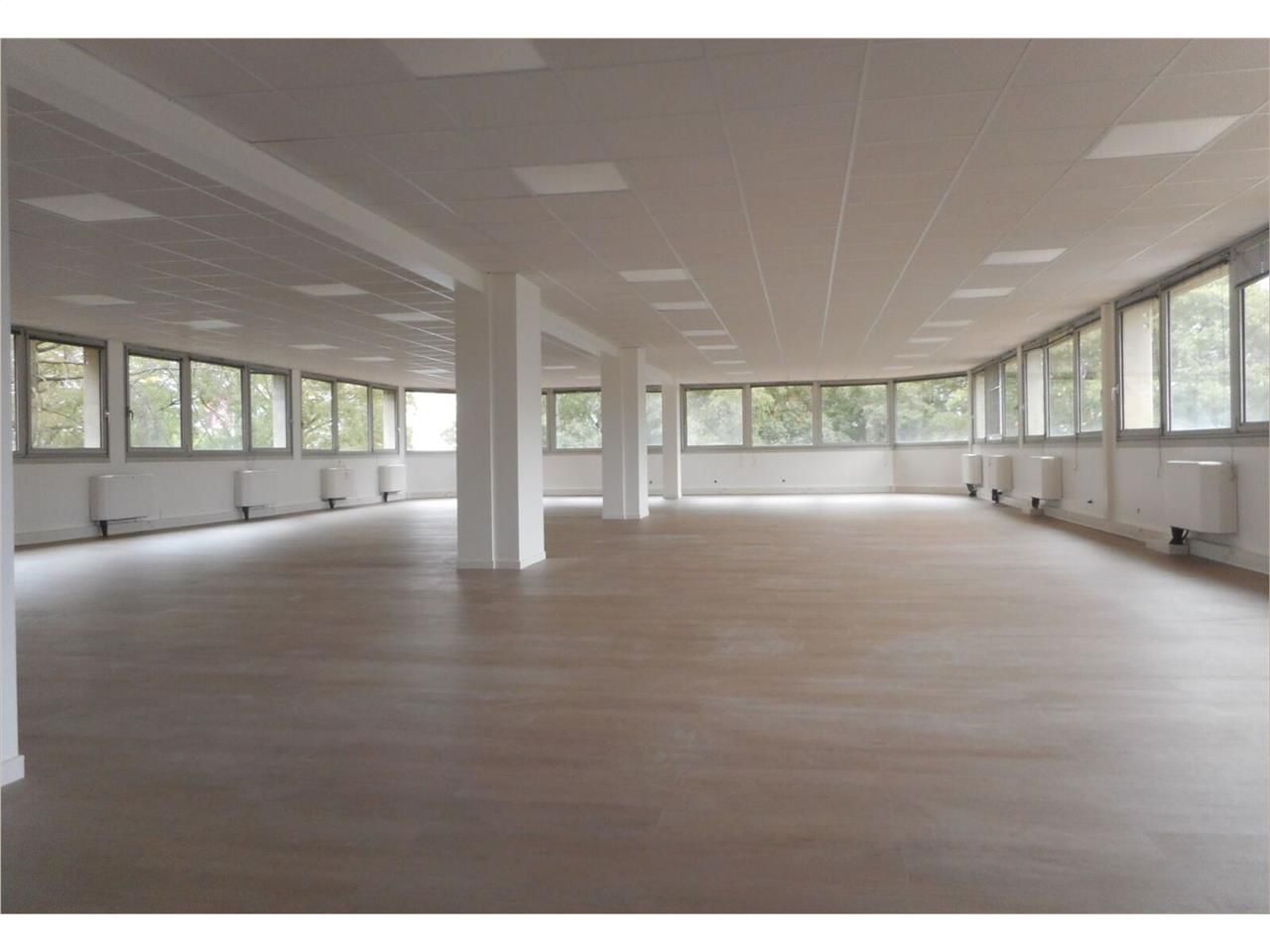 Surfaces de bureaux rénovées à la location idéale